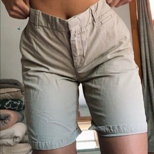 boyfriend roll-up khaki shorts. Women’s 0